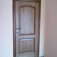 drzwi drewniane z naturalnych surowców